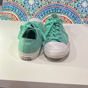 Converse All Star Chuck taylor. Woman’s size 10. Beautiful teal color!